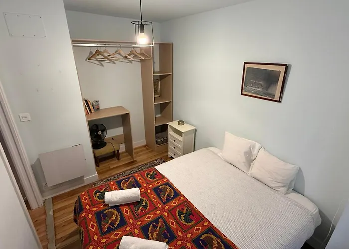 Tiny Place Loud Fun Street Бильбао