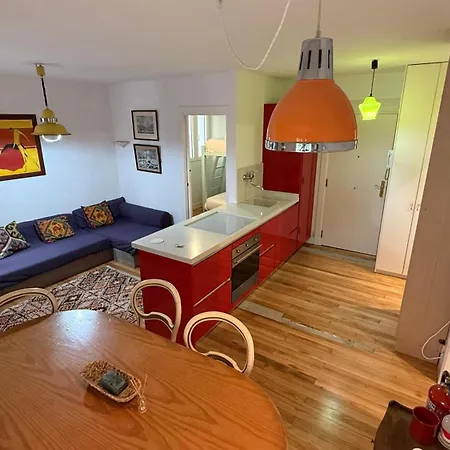 Tiny Place Loud Fun Street Apartamento